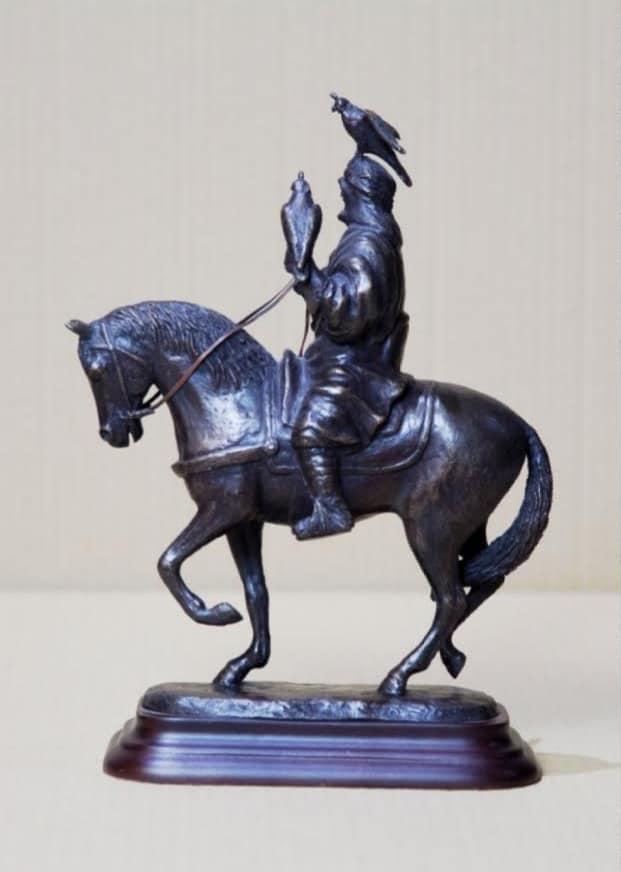 Sculptures by Spanish sculptor and falconer Lucio Relano born in 1942